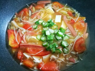 8、番茄菌菇豆腐汤,加秋葵。