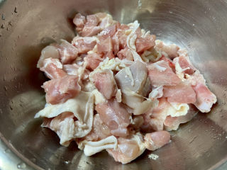 7、蒜香鸡腿➕蒜蓉香菇蒸鸡腿,鸡腿肉切块