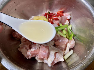 9、蒜香鸡腿➕蒜蓉香菇蒸鸡腿,一汤匙料酒