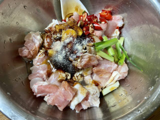 14、蒜香鸡腿➕蒜蓉香菇蒸鸡腿,少许白胡椒粉