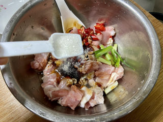 15、蒜香鸡腿➕蒜蓉香菇蒸鸡腿,半茶匙白糖