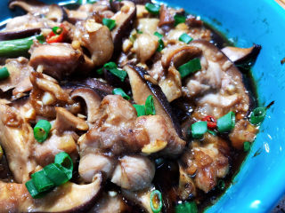 26、蒜香鸡腿➕蒜蓉香菇蒸鸡腿,这道蒜蓉香菇蒸鸡腿，做法简单，鸡腿肉鲜嫩，香菇滑嫩，蒜香浓郁，咸鲜味美，营养又健康，喜欢的小伙伴们一起来试试吧????