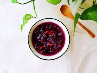 5、紫薯银耳羹,成品。