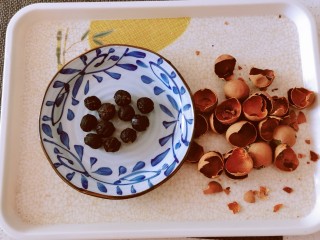 3、糖水鸡蛋,干桂圆去壳