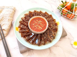 16、自制猪皮冻,颜值和味道并存的凉拌菜。 