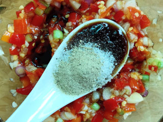 12、剁椒鱼头,白胡椒粉