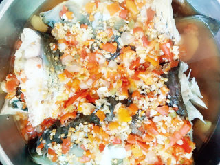 20、剁椒鱼头,蒸好的鱼