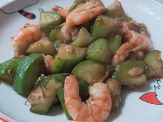 15、丝瓜炒虾仁,装盘
