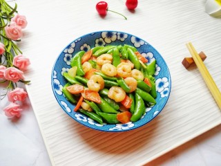 14、甜豆红萝卜炒虾仁,甜豆脆嫩爽口。