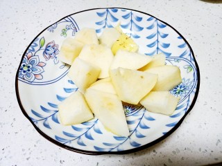 5、果蔬纯奶汁,梨切块