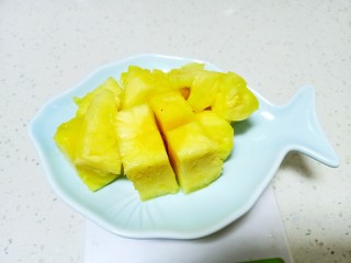 6、果蔬纯奶汁,菠萝切块