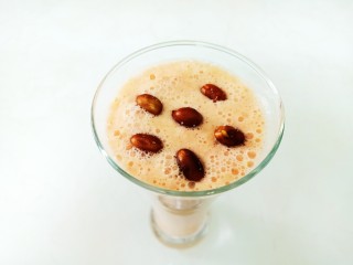 12、果蔬纯奶汁,放上五香花生米点缀一下