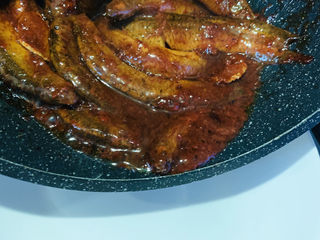 17、红烧泥鳅,收下汁,起锅;