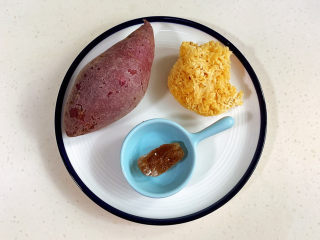 1、紫薯银耳汤,准备好需要的食材。