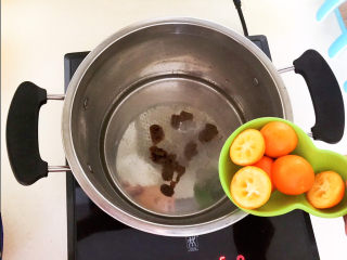 9、桂圆炖蛋,加入小金桔