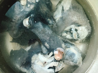 6、白果腐竹炖乌鸡,重新加入适量清水