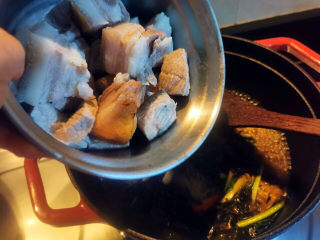 18、梅干菜烧肉,加入五花肉