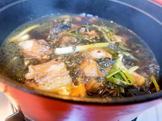 21、梅干菜烧肉,大火烧开，转小火炖煮30分钟左右