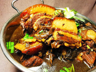 22、梅干菜烧肉,咸香开胃上桌