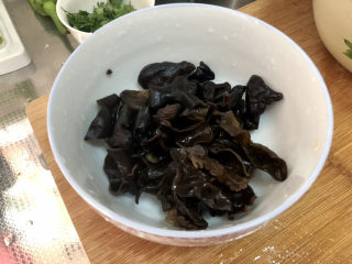 5、酸菜羊肉,木耳撕小朵