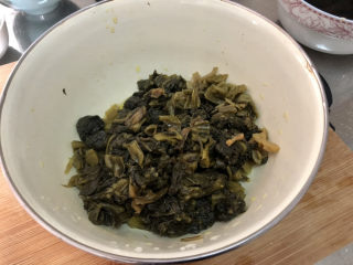 6、酸菜羊肉,酸菜清洗切碎