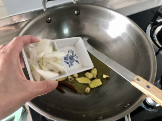 16、酸菜羊肉,下葱白煸香