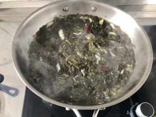 19、酸菜羊肉,加适量热水，煮开，