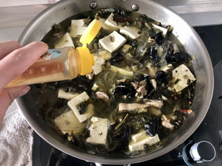 28、酸菜羊肉,加一茶匙太太乐鸡汁