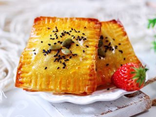 17、馄饨皮香蕉派,香味飘满整个房间，宝贝一口气吃了两个。