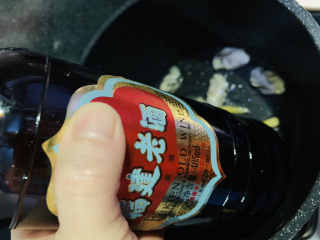 11、爆炒生蚝,加生蚝，加料酒；