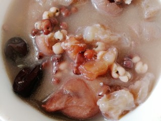 14、薏米猪蹄汤,薏仁和红豆软烂。