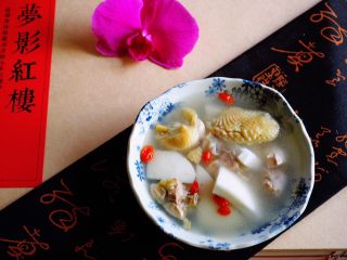 9、椰子煲鸡汤,成品。