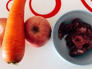 1、苹果滋养汤,基础材料