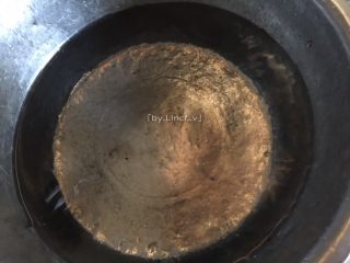 8、秋季润肺养颜，来一碗红枣银耳羹,接着用一锅，装适量清水煮沸