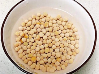 7、清炒芥菜,豌豆用温水清洗干净