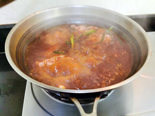 10、芋头排骨,加适量水，大火烧开，改小火煮40分钟