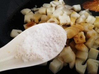 9、糖醋莲藕,3勺糖。