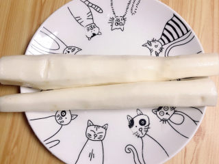 3、蜂蜜山药,山药削去外皮，洗净待用。