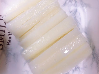 7、蜂蜜山药,开盖儿，山药基本已经蒸熟了。