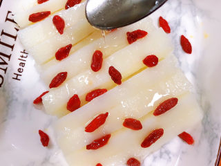 9、蜂蜜山药,再淋上蜂蜜。