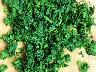 7、艾草煎蛋,切碎