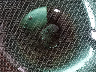 13、艾草煎蛋,热锅冷油