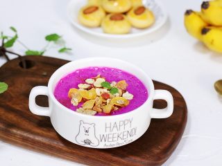 9、火龙果香蕉奶昔,成品图。