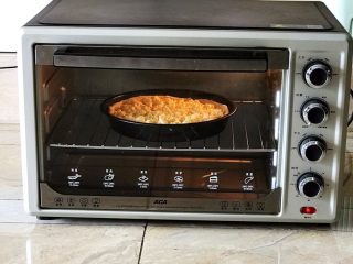 23、芝士榴莲饼,烤箱200W预热5分钟，放入烤盘