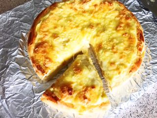 26、芝士榴莲饼,实在等不急了，把芝士榴莲饼切开就吃…