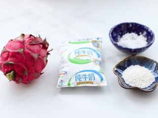 1、火龙果西米露,首先备齐所有的食材。