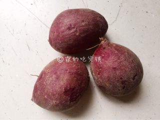 1、紫薯奶昔,小紫薯3个。