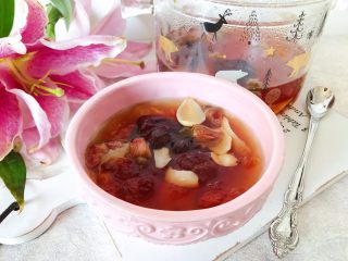 18、玫瑰花红枣百合桃胶甜羹,成品图