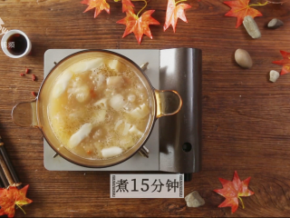 7、滋润养颜“贴秋膘”，必备猪蹄莲藕汤,煮15分钟