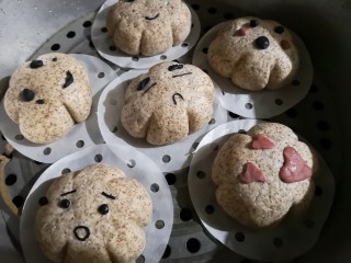 17、彩虹馒头,上锅隔水大火蒸20分钟，关火后焖3分钟。